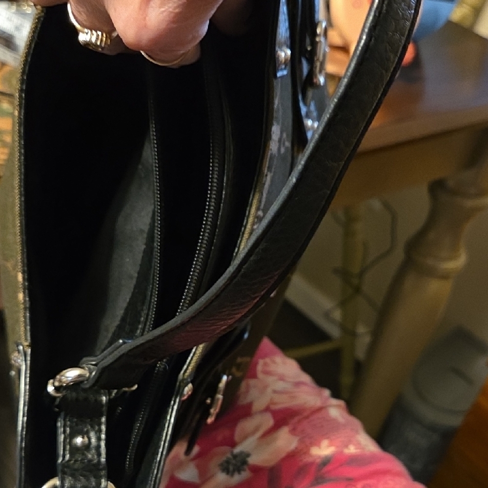 VEUC Etienne Aigner Black and Brown Shoulder Bag - Picture 9 of 15